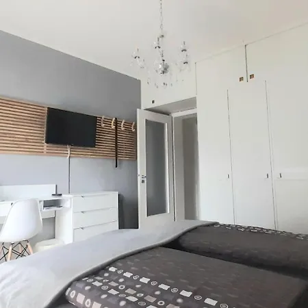 לינה וארוחת בוקר Homesuitehome 3*