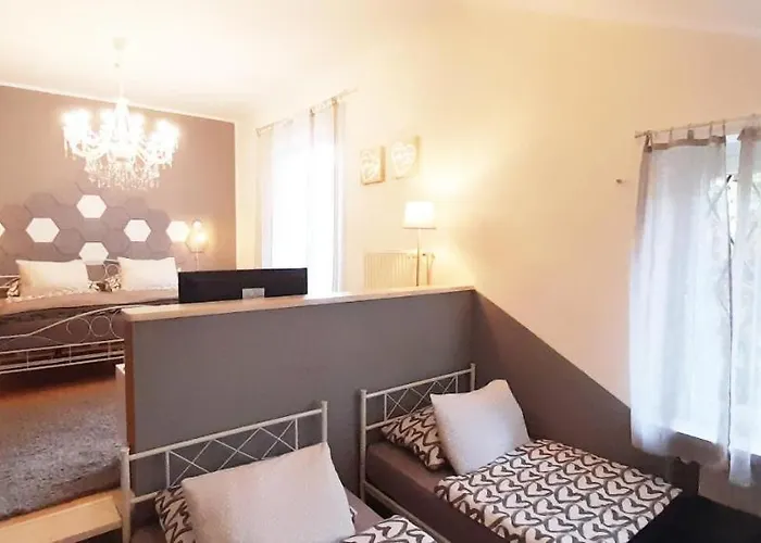 Homesuitehome Bed & Breakfast