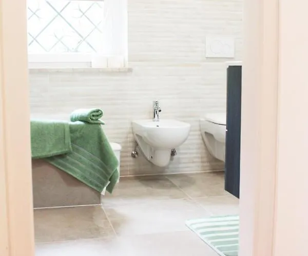 Homesuitehome Bed & Breakfast